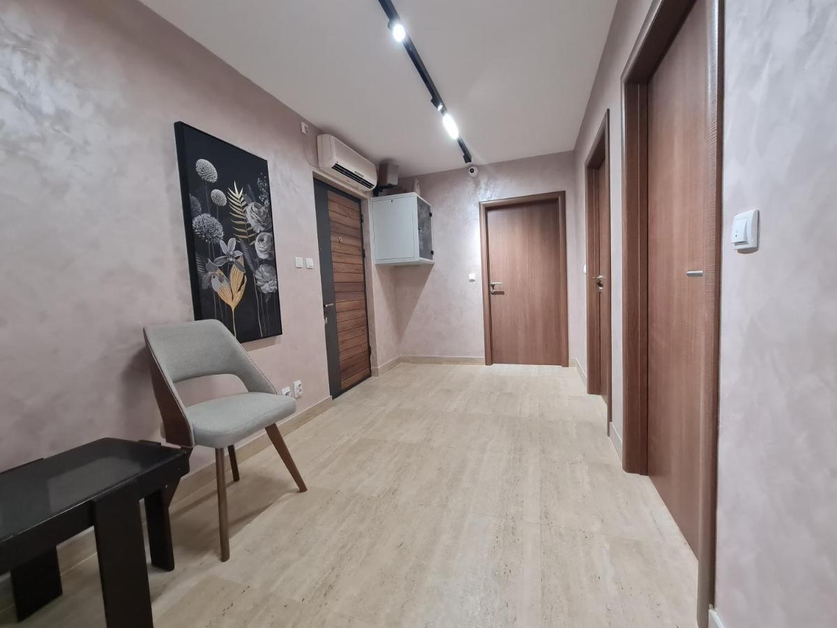 Airport Molko Apartments Surcin Exterior photo