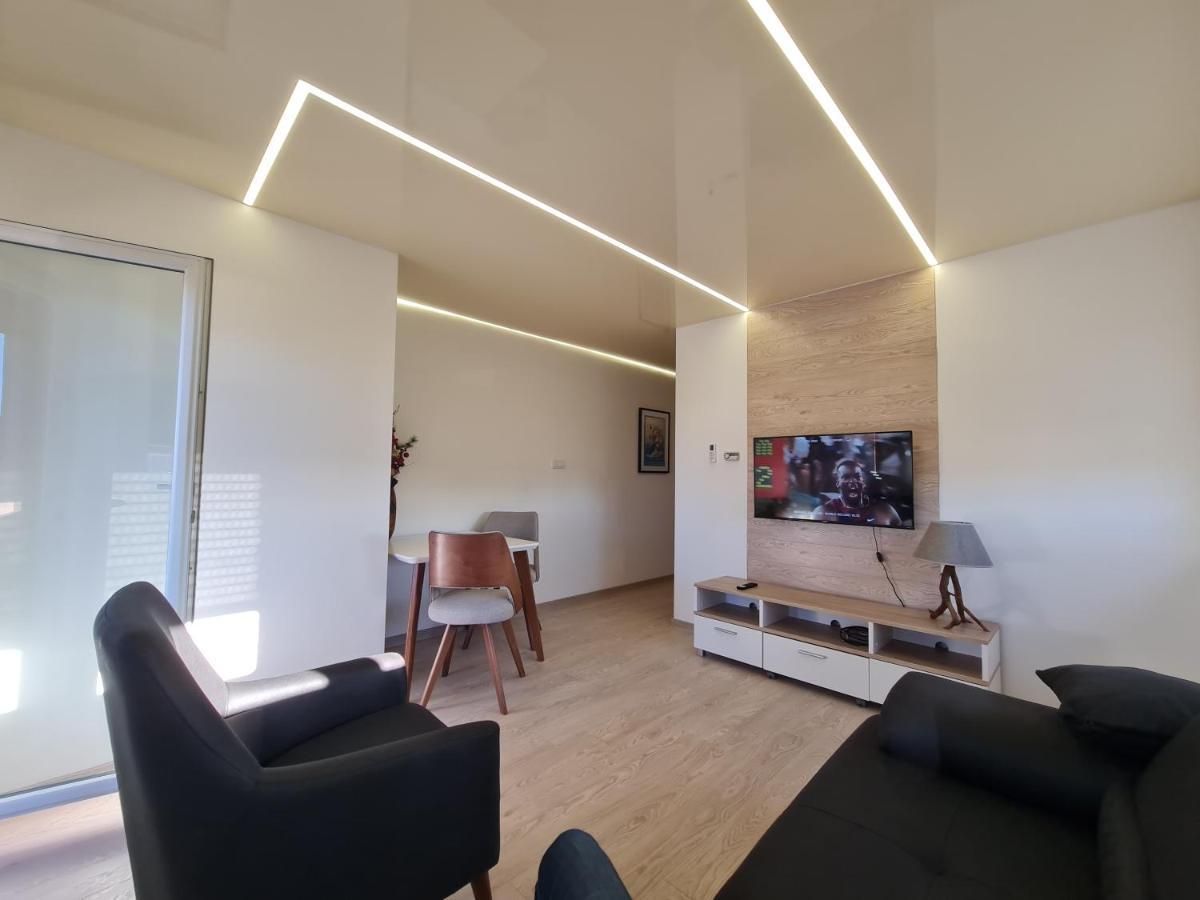 Airport Molko Apartments Surcin Exterior photo